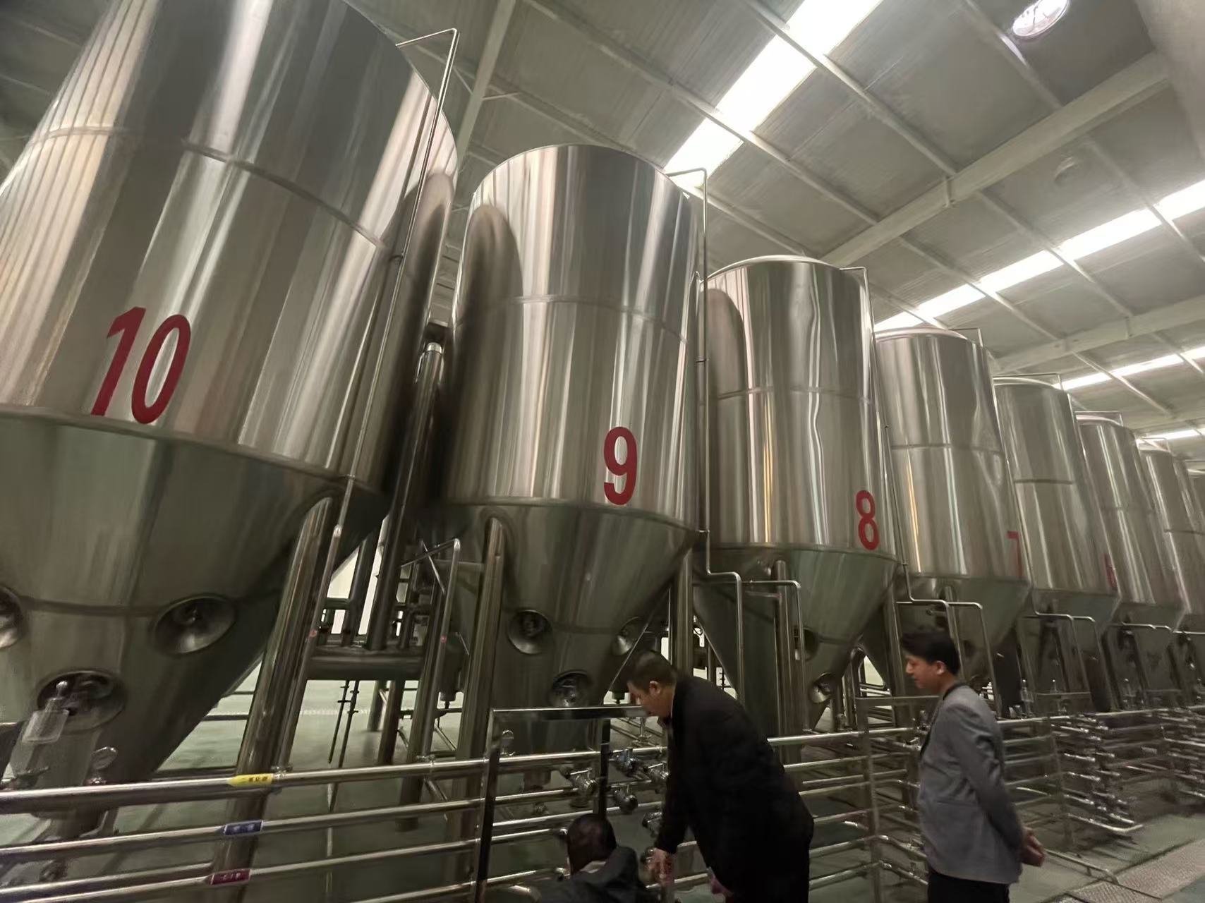 东兴精酿啤酒设备厂—平面布置、设备设计、制造、调试、培训等一条龙服务